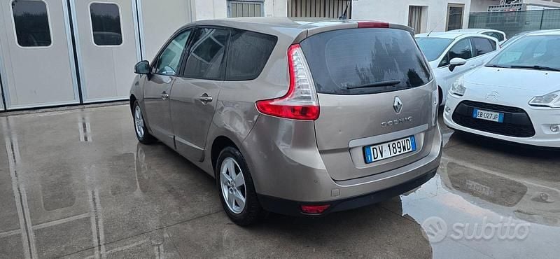 Usata Renault Grand Scénic III 105 CV (77 kW) 2009 Giallo Monovolume