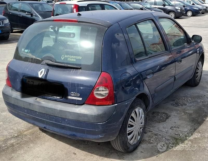 Usata Renault Clio II Authentique 74 CV (54 kW) 2005 Blu Berlina
