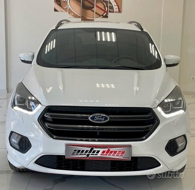 Usata Ford Kuga ST-Line 150 CV (110 kW) 2017 Bianco SUV