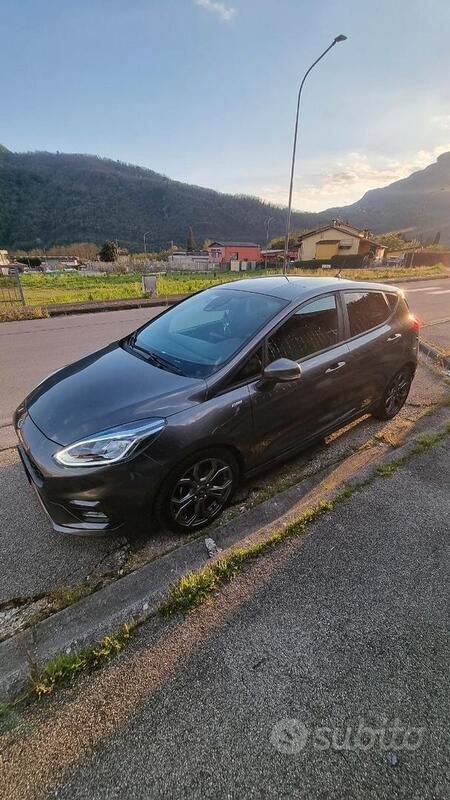 Usata Ford Fiesta ST-Line 101 CV (74 kW) 2019 Grigio Utilitaria