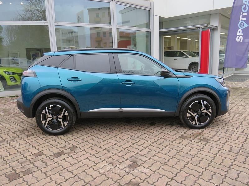 Usata Peugeot 2008 Allure 102 CV (75 kW) 2025 Blu/azzurro SUV