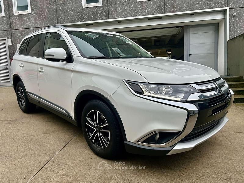 Usata Mitsubishi Outlander Edition 150 CV (110 kW) 2017 Bianco SUV