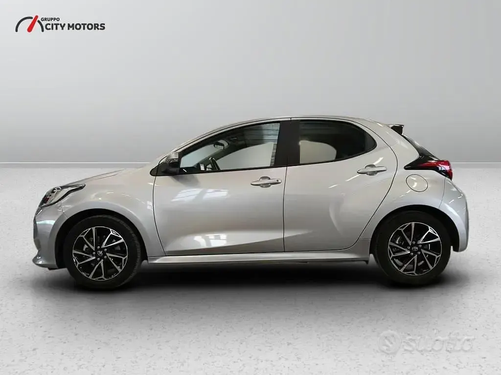 Usata Toyota Yaris Hybrid Trend 116 CV (85 kW) 2022 Argento Berlina