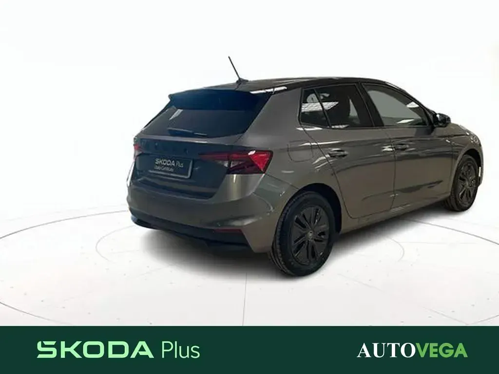 Usata Skoda Fabia 80 CV (58 kW) 2025 Grigio pastello Utilitaria