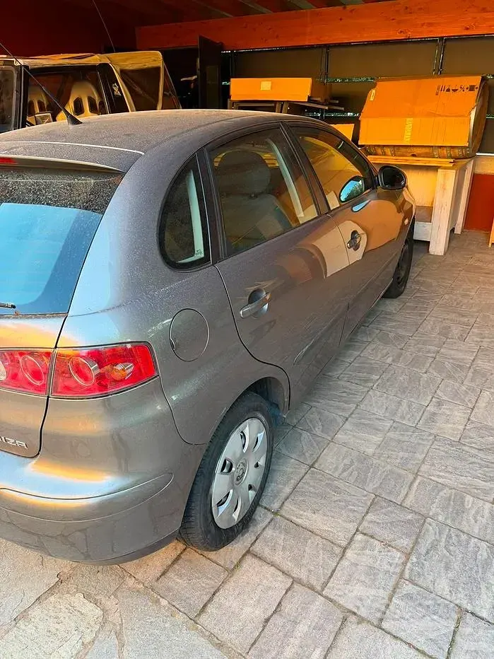 Usata Seat Ibiza 75 CV (55 kW) 2002 Grigio Utilitaria