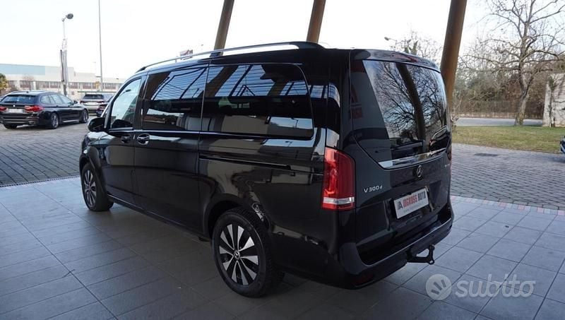 Usata Mercedes V300 Premium 237 CV (174 kW) 2024 Nero Monovolume
