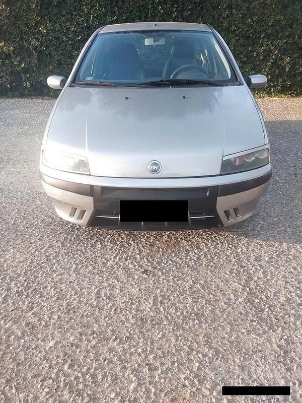 Usata Fiat Punto 80 CV (58 kW) 2001 Argento Utilitaria