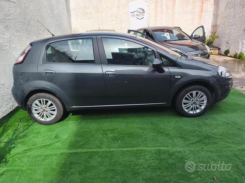 Usata Fiat Punto Pop 69 CV (50 kW) 2012 Grigio Utilitaria