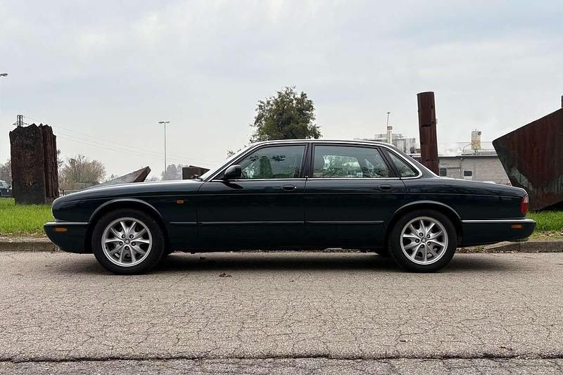 Usata Jaguar XJ8 Executive 237 CV (174 kW) 1998 Verde Berlina