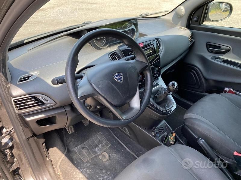 Usata Lancia Ypsilon 2017 Grigio Utilitaria