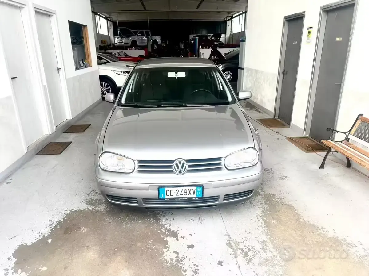 Usata VW Golf IV Highline 105 CV (77 kW) 2003 Other Berlina