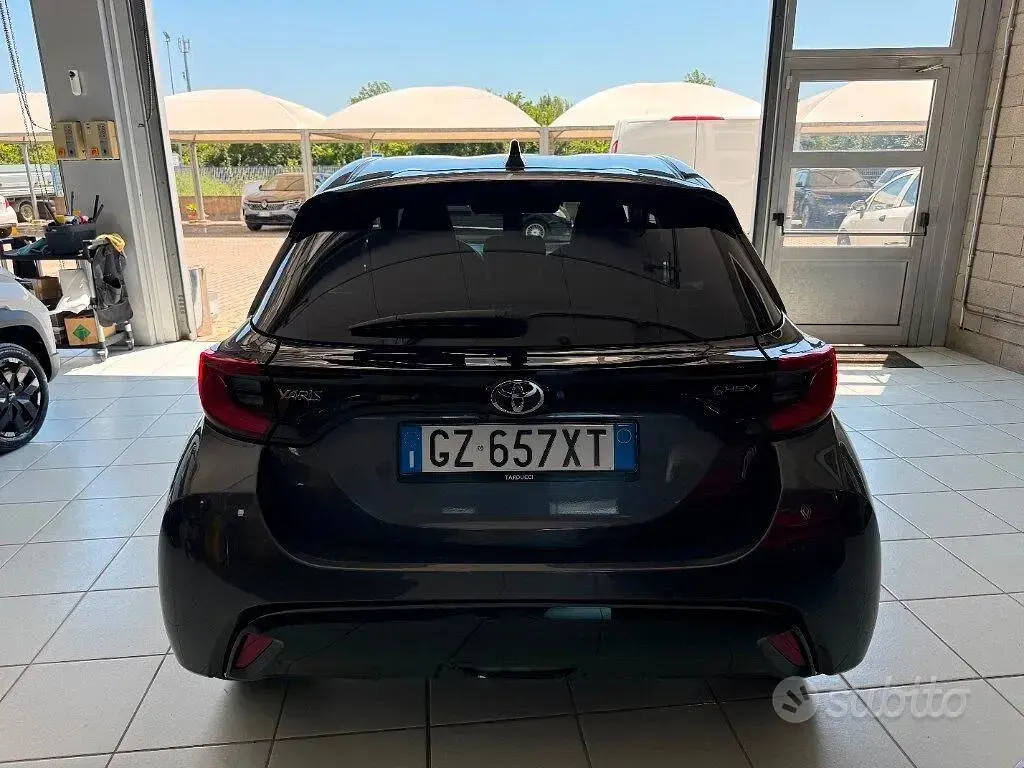 Usata Toyota Yaris Hybrid Lounge 129 CV (94 kW) 2025 Other Berlina