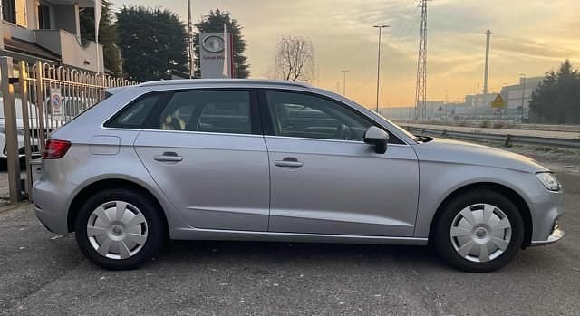 Usado Audi A3 Comfort 116 CV (85 kW) 2017 Gris Berlina