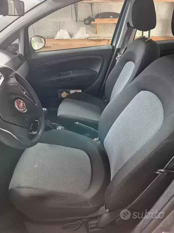 Usata Fiat Grande Punto 75 CV (55 kW) 2011 Grigio Utilitaria