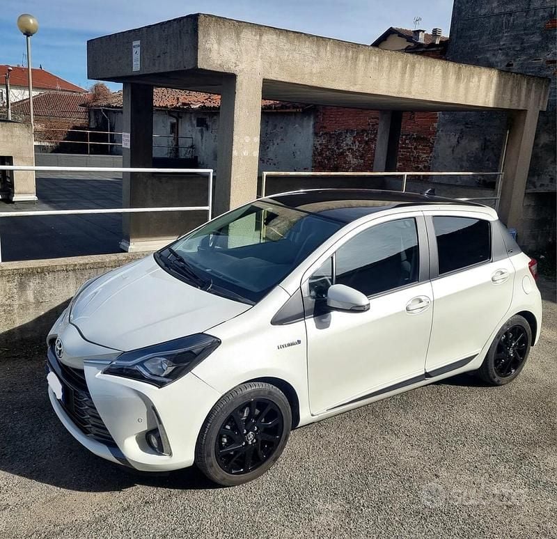 Usata Toyota Yaris Hybrid Edition 73 CV (53 kW) 2019 Bianco Berlina