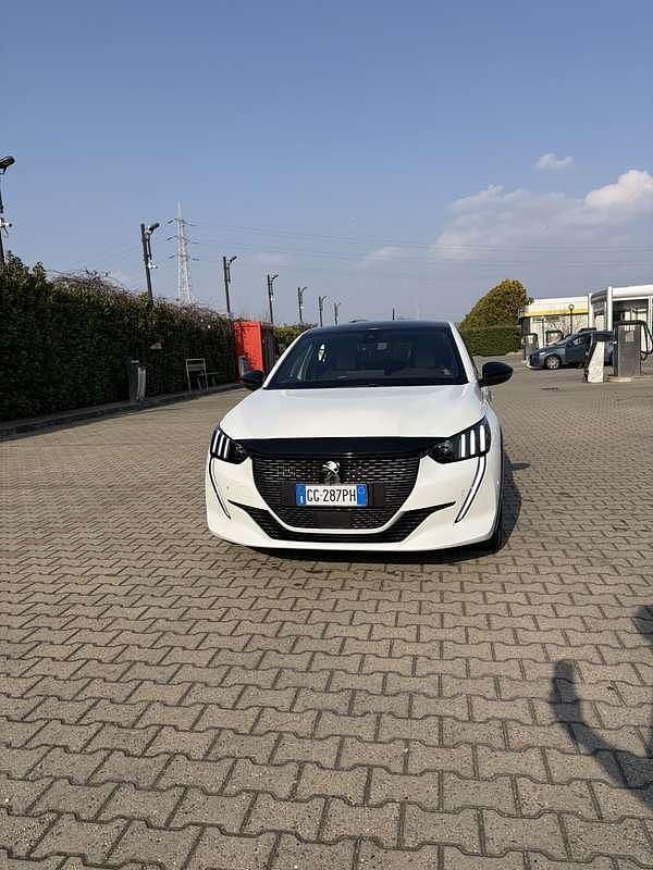 Usata Peugeot 208 GT-line 101 CV (74 kW) 2021 Utilitaria