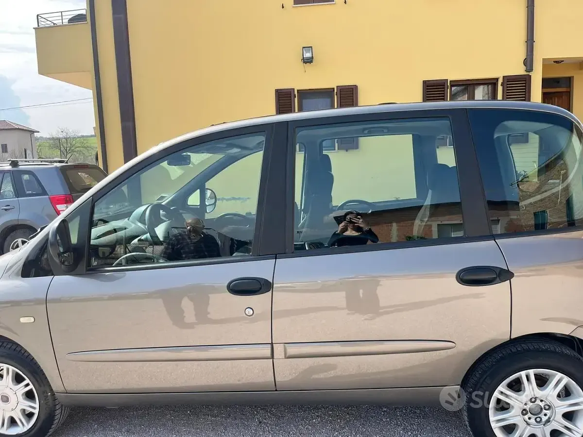 Usata Fiat Multipla 103 CV (75 kW) 2006 Grigio Monovolume