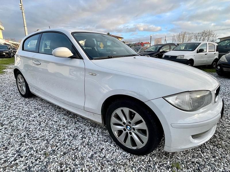 Usata BMW 116 115 CV (84 kW) 2009 Bianco Utilitaria