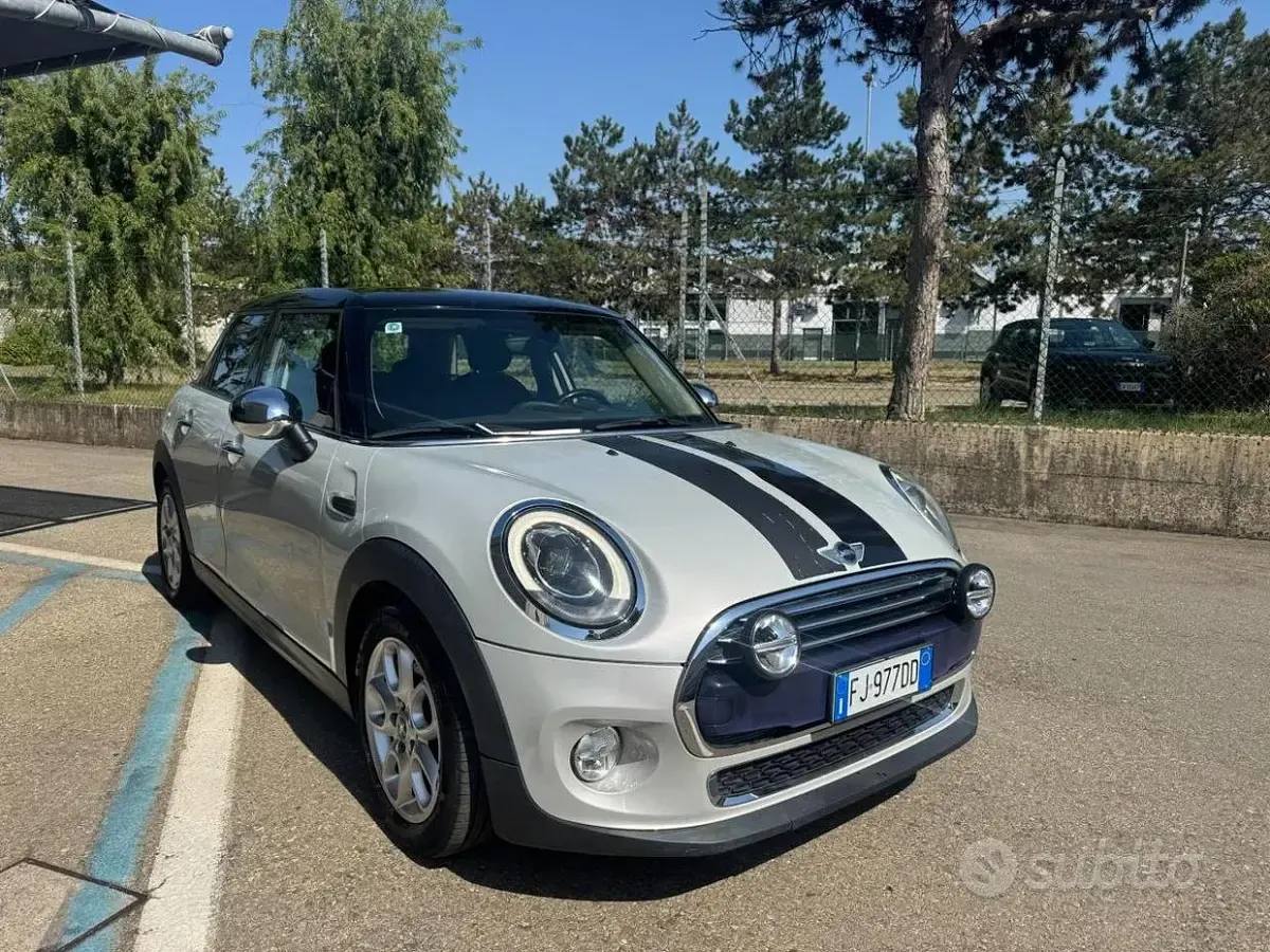 Usata Mini Cooper D Hype 116 CV (85 kW) 2017 Grigio metallizzato Utilitaria