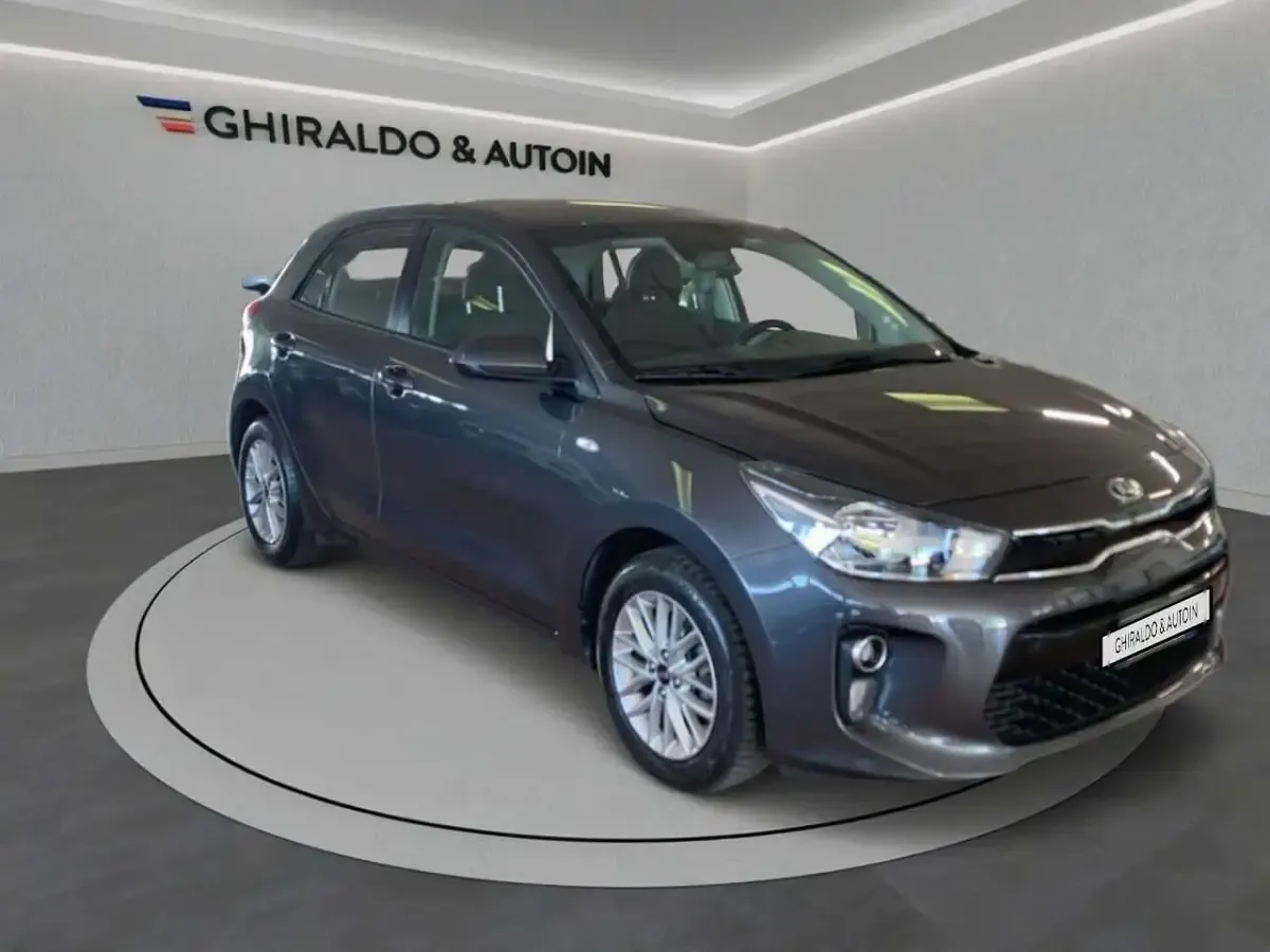 Usata Kia Rio 84 CV (61 kW) 2019 Grigio Berlina