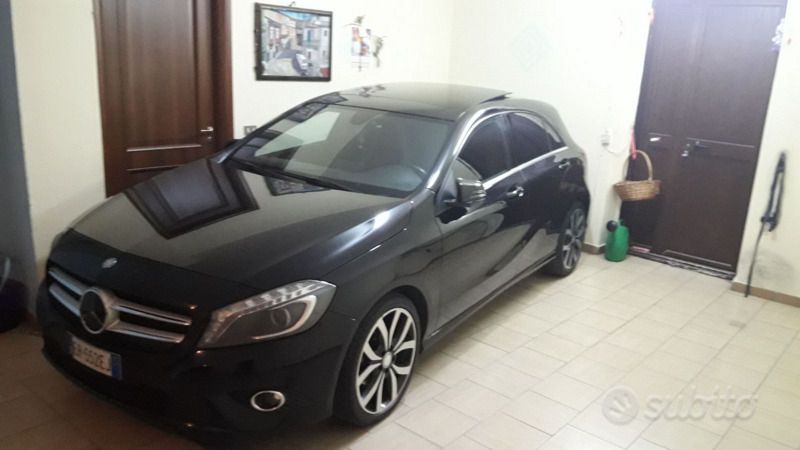 Nero Usata 2014 Mercedes A180 Due volumi | 9700 € (Buon prezzo) - Immagine 1/4