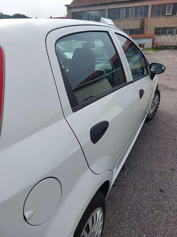 Usata Fiat Grande Punto 75 CV (55 kW) 2009 Bianco Utilitaria