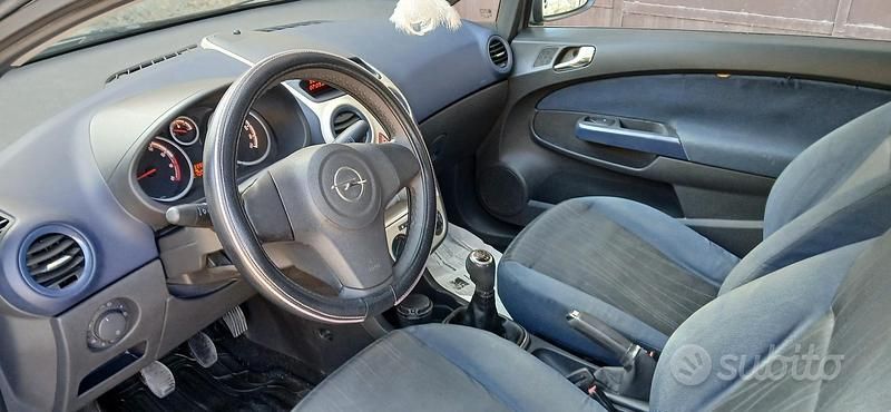 Usata Opel Corsa Sport 80 CV (58 kW) 2007 Grigio Berlina