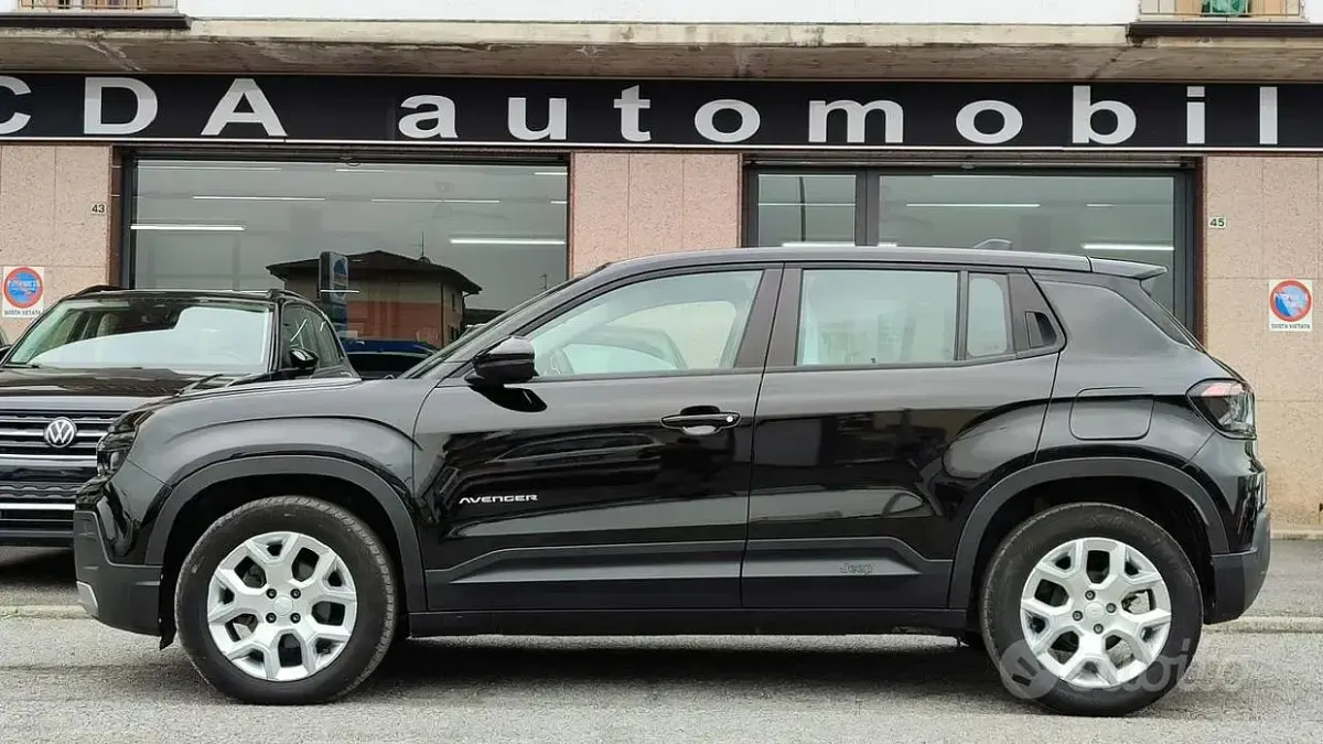 Usata Jeep Avenger Altitude 101 CV (74 kW) 2025 Nero vulcano SUV