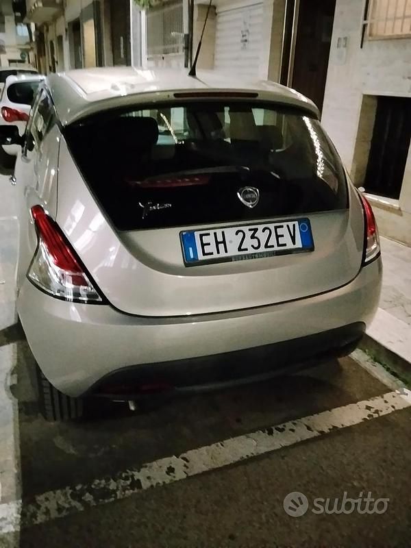 Usata Lancia Ypsilon 95 CV (69 kW) 2012 Grigio Utilitaria