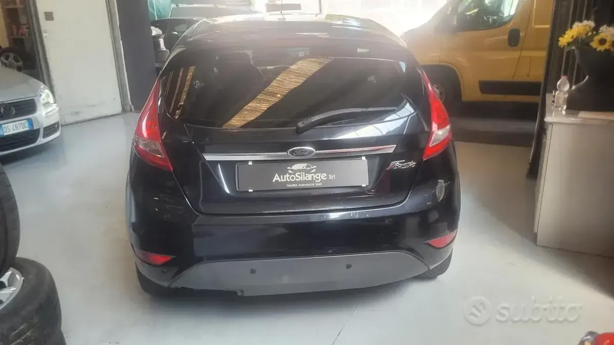 Usata Ford Fiesta 60 CV (44 kW) 2011 Nero Berlina