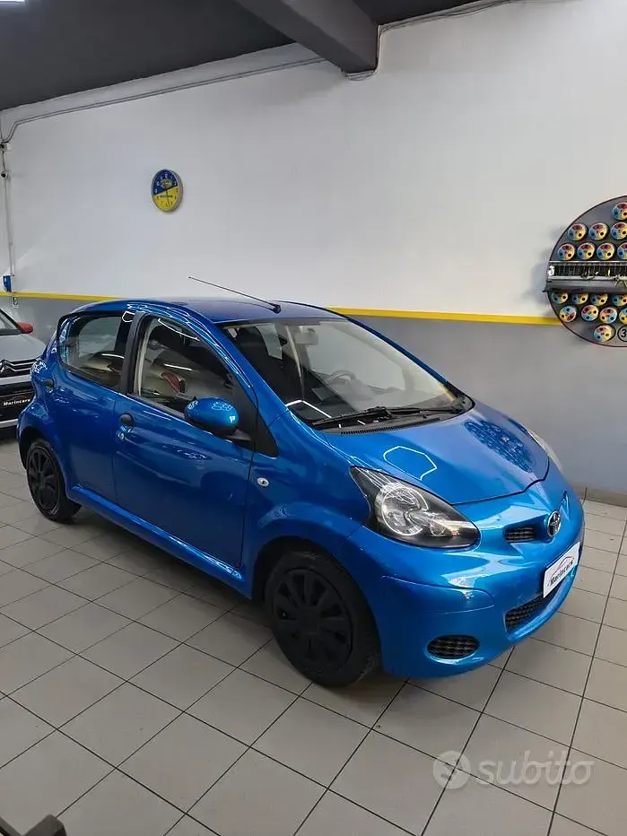 Usata Toyota Aygo 68 CV (50 kW) 2011 Blu Utilitaria