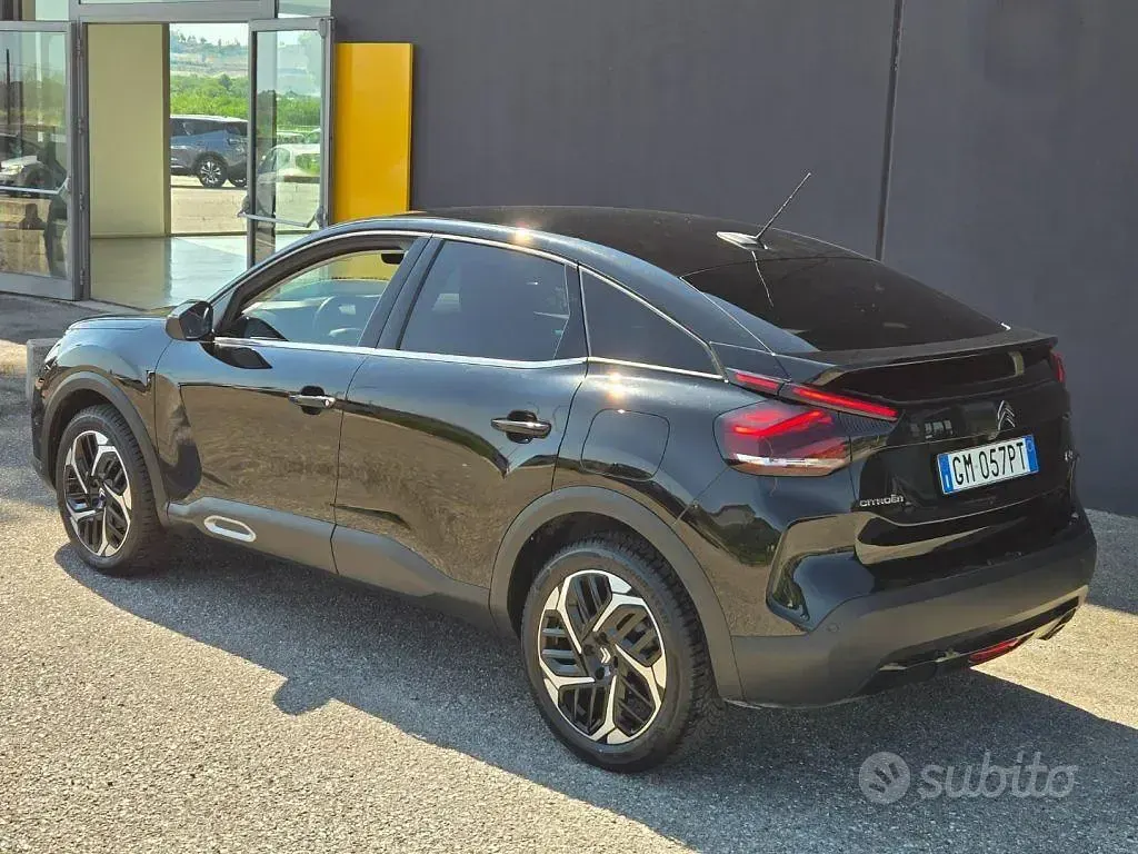 Usata Citroën C4 Shine 131 CV (96 kW) 2023 Nero SUV
