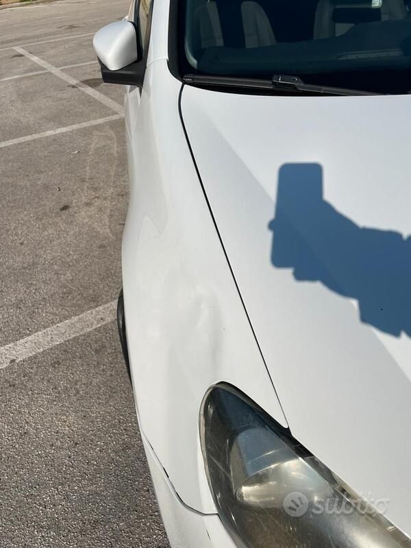 Usata VW Golf VI 102 CV (75 kW) 2010 Bianco Utilitaria
