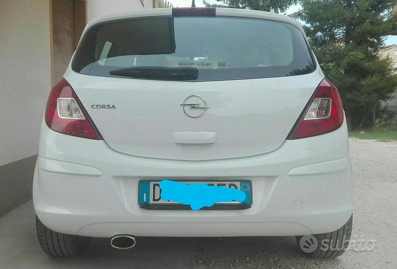 Usata Opel Corsa Enjoy 80 CV (58 kW) 2009 Bianco Utilitaria
