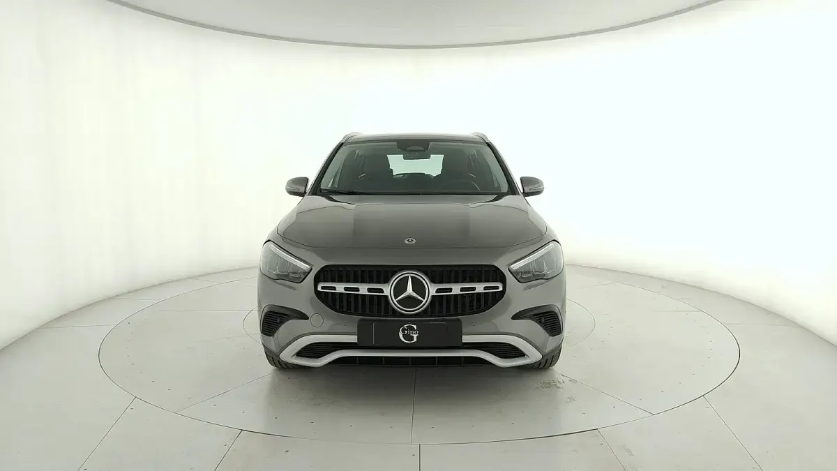 Usata Mercedes GLA180 Advanced 116 CV (85 kW) 2025 Grigio SUV