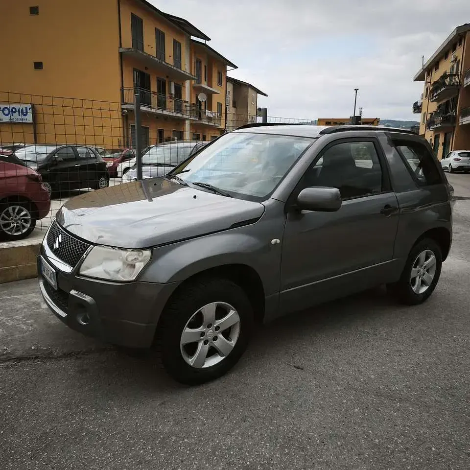 Usata Suzuki Grand Vitara 106 CV (77 kW) 2006 Grigio SUV