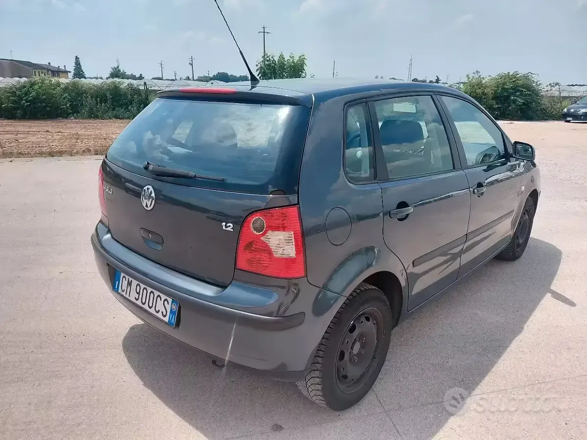 Usata VW Polo 64 CV (47 kW) 2004 Grigio Utilitaria