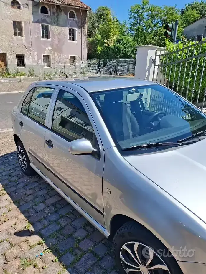 Usata Skoda Fabia 64 CV (47 kW) 2003 Grigio Berlina