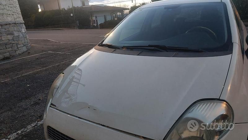 Usata Fiat Grande Punto 65 CV (47 kW) 2011 Bianco Utilitaria