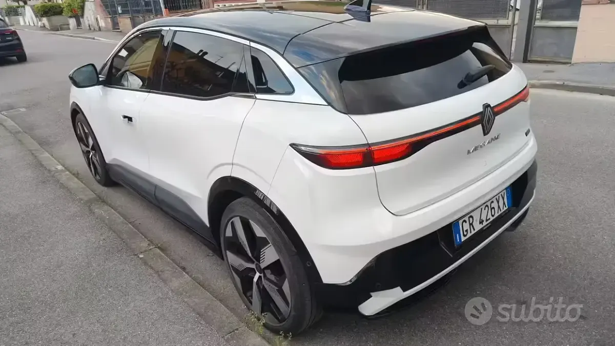 Usado Renault Megane E-Tech 55 kW (75 CV) 2023 Blanco SUV