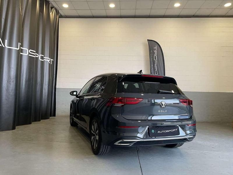 Usata VW Golf VIII Life 116 CV (85 kW) 2024 Grigio Utilitaria