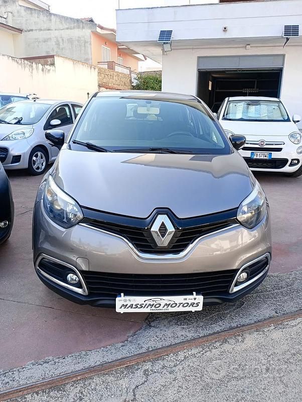 Usata Renault Captur Life 90 CV (66 kW) 2016 Grigio SUV