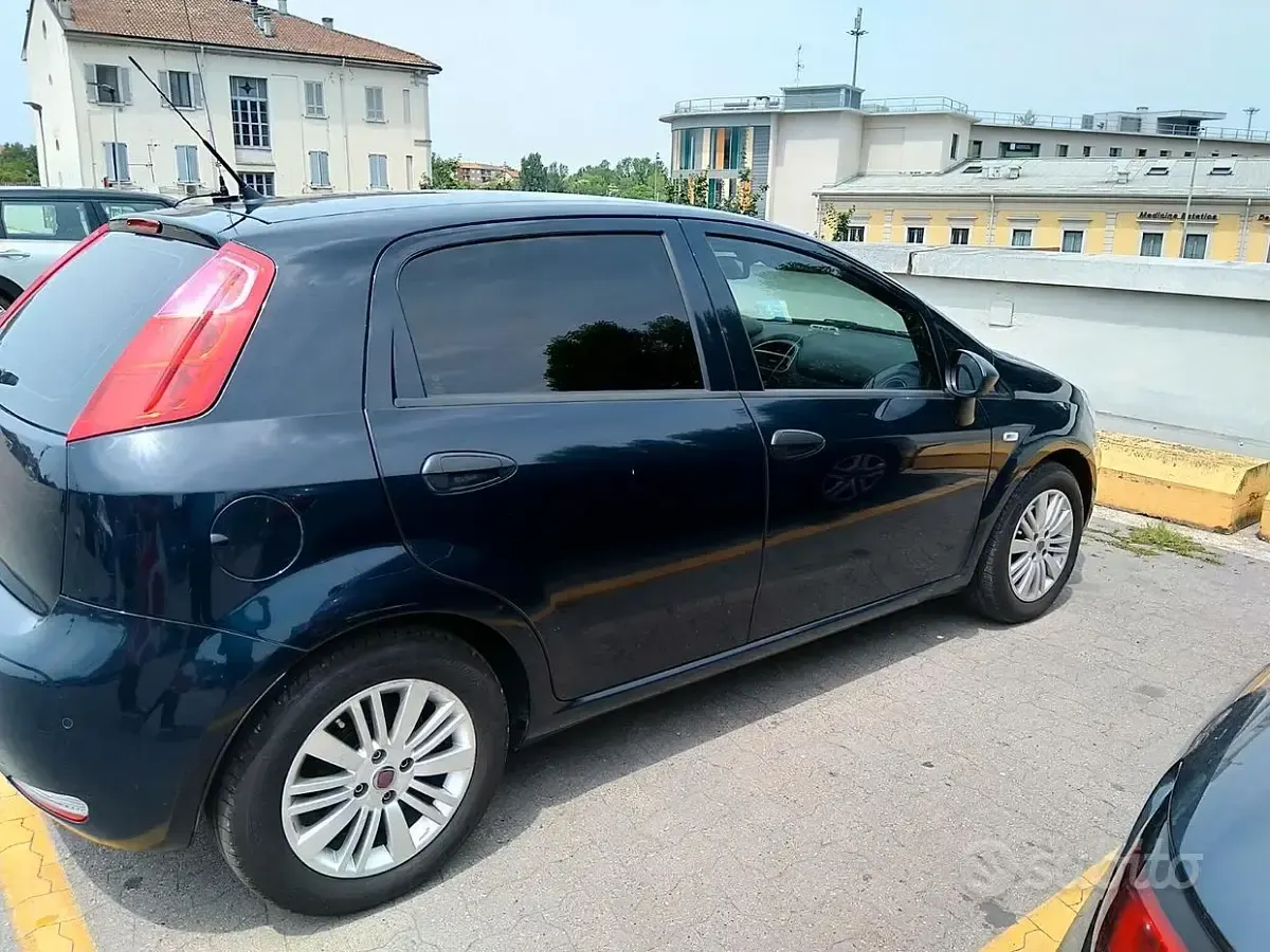 Usata Fiat Punto 95 CV (69 kW) 2018 Blu Utilitaria