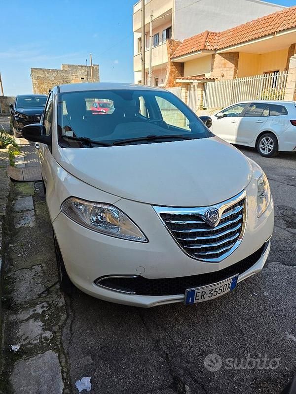 Usata Lancia Ypsilon 80 CV (58 kW) 2013 Bianco Utilitaria