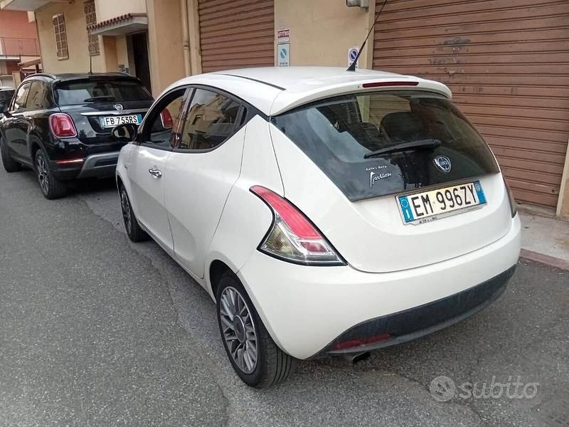 Usata Lancia Ypsilon Silver 95 CV (69 kW) 2012 Bianco Utilitaria