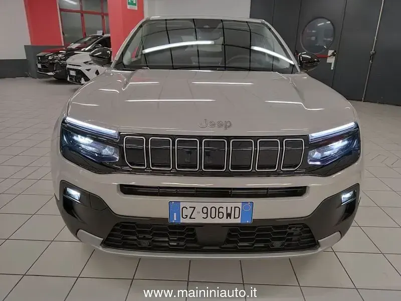 Używany Jeep Avenger Summit 101 KM (74 kW) 2025 Beżowy SUV