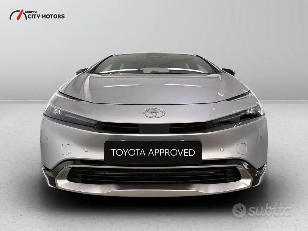 Usata Toyota Prius Lounge 223 CV (164 kW) 2025 Grigio Utilitaria