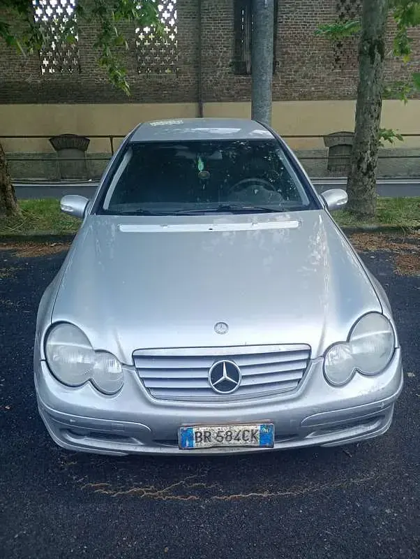 Usata Mercedes C180 129 CV (94 kW) 2001 Grigio Coupé