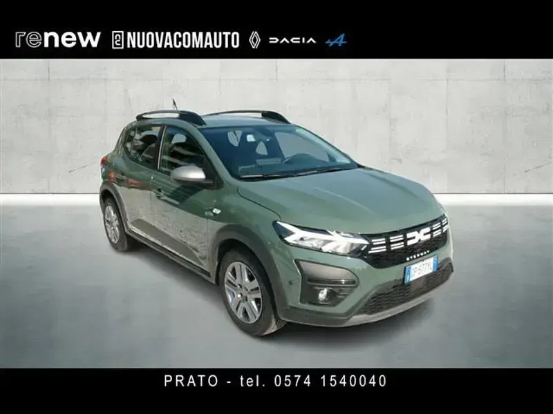 Usata Dacia Sandero Expression 100 CV (73 kW) 2023 Verde scuro Utilitaria