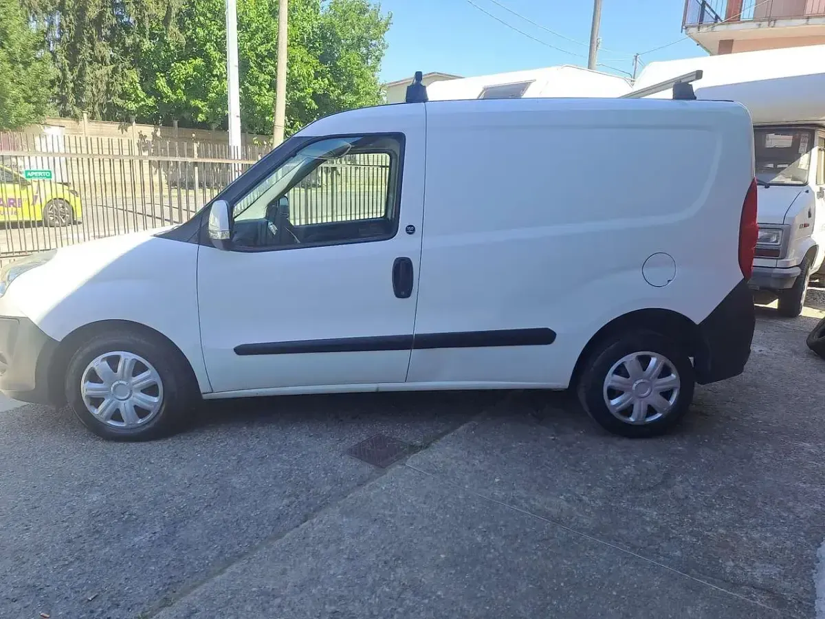 Usata Fiat Doblò Dynamic 69 CV (50 kW) 2012 Bianco Monovolume